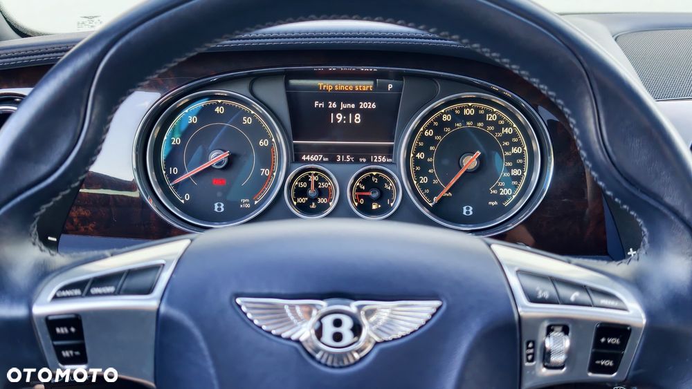 Bentley Flying Spur V8 S - 18