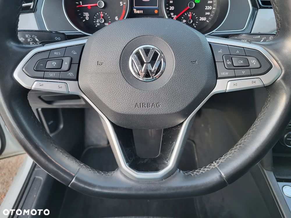 Volkswagen Passat 2.0 TDI SCR DSG Business - 27