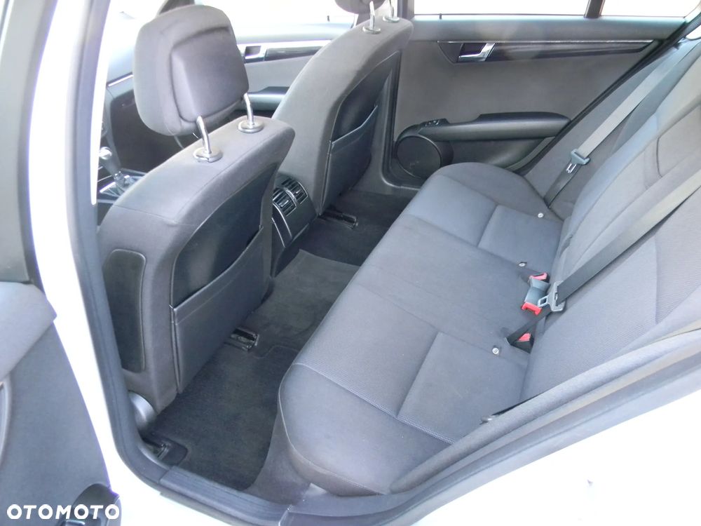 Mercedes-Benz Klasa C 200 CDI DPF Avantgarde - 26