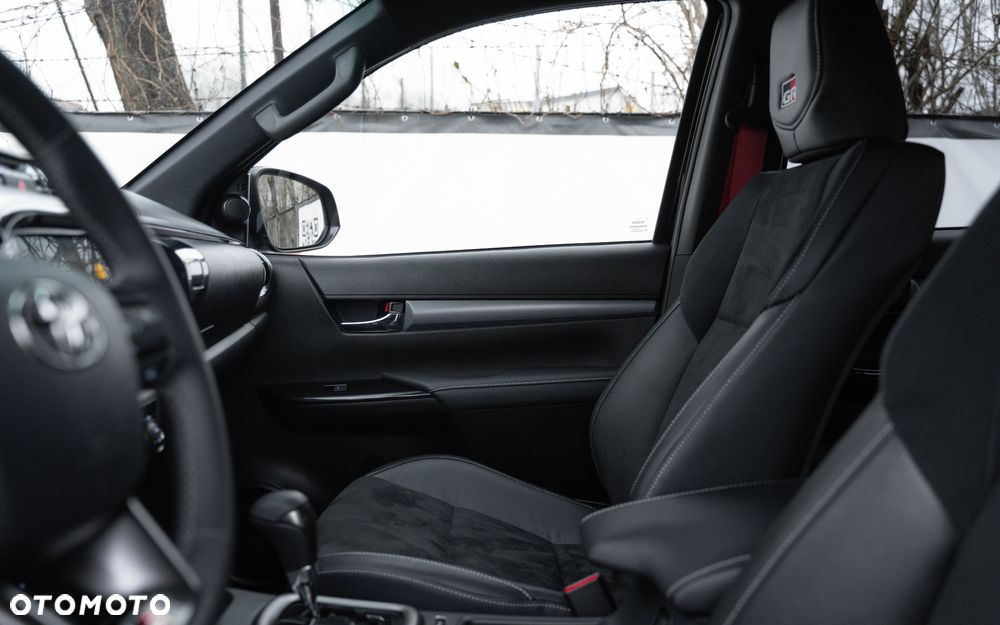 Toyota Hilux 2.8 D-4D Double Cab GR Sport II 4x4 - 26