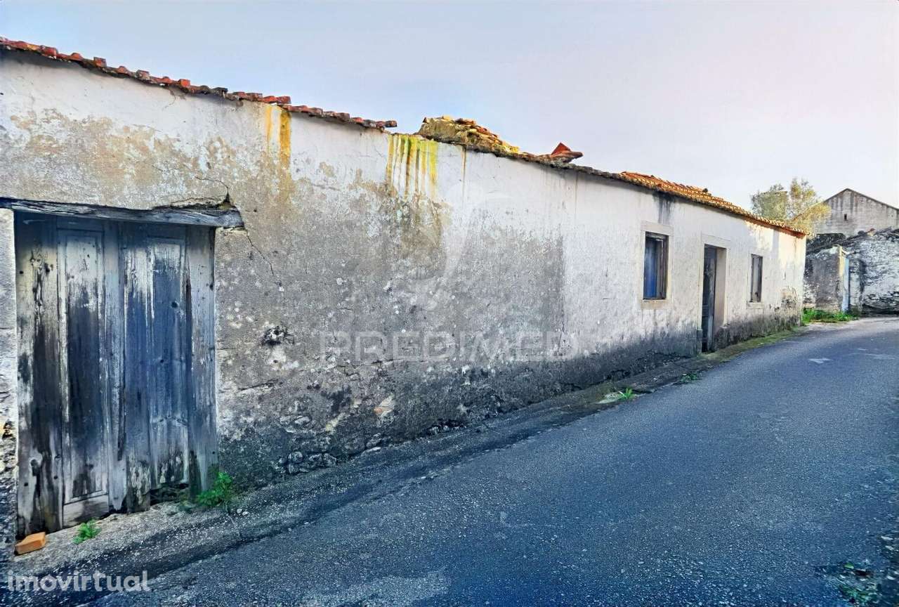 Moradia com terreno para restaurar na localidade do Malhou / Alcanena - Grande imagem: 4/31
