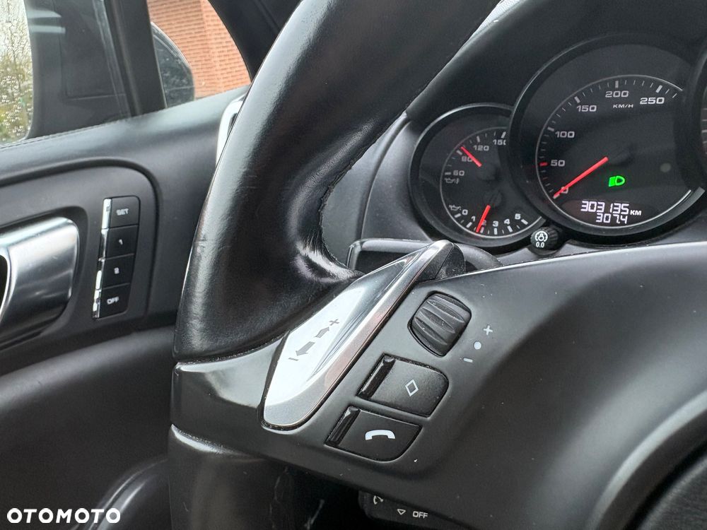 Porsche Cayenne S - 25