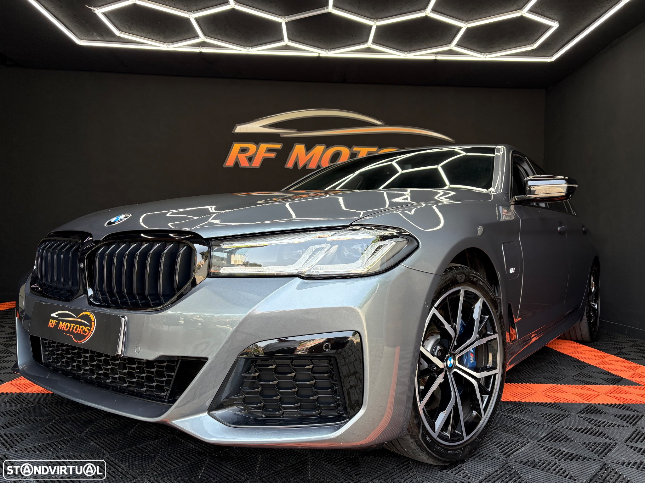BMW 530 e Pack Desportivo M - 16