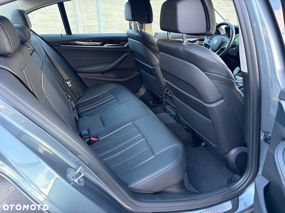 BMW Seria 5 530i GPF Luxury Line sport - 25