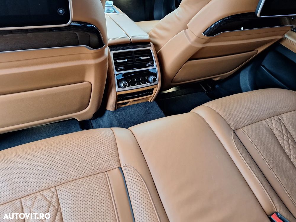 BMW Seria 7 750i xDrive - 29