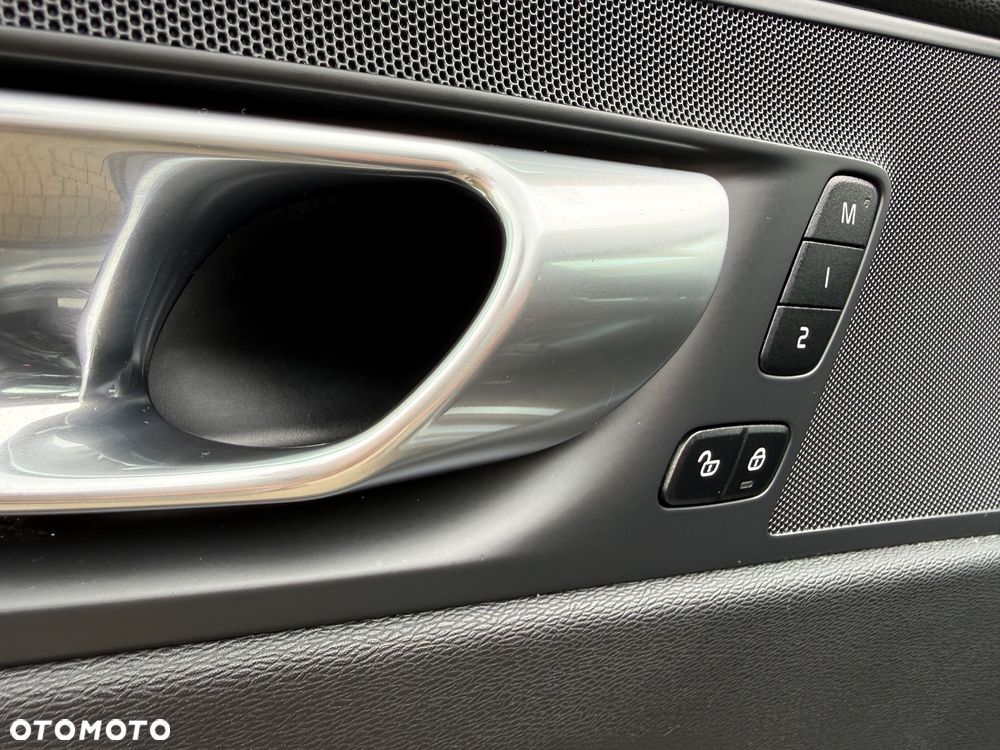 Volvo XC 60 B4 D Ultimate Dark - 31