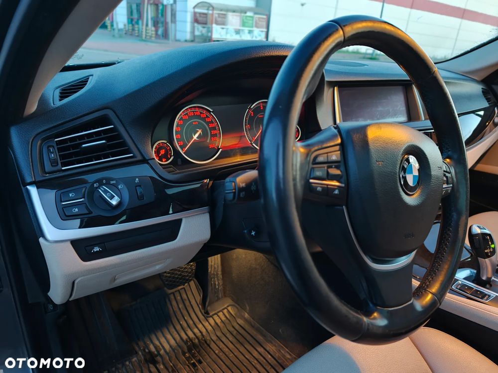 BMW Seria 5 525d xDrive Luxury Line - 15