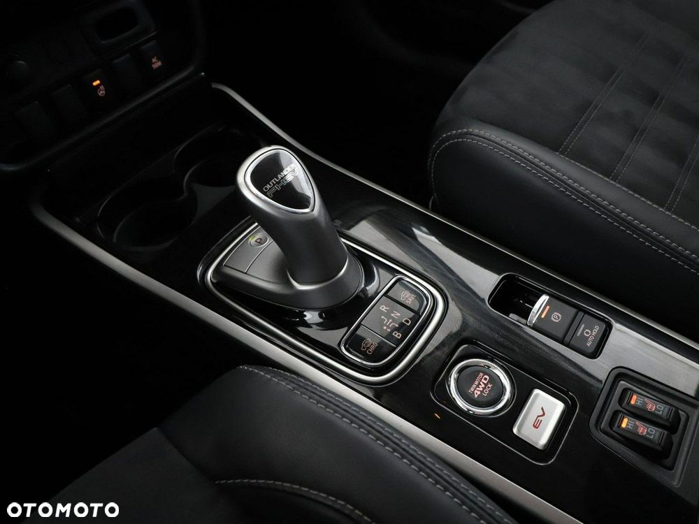Mitsubishi Outlander - 30
