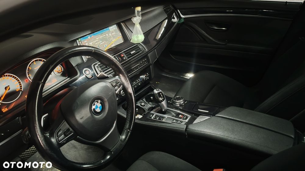 BMW Seria 5 520d xDrive - 5