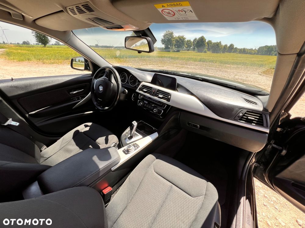 BMW Seria 3 320d xDrive - 22