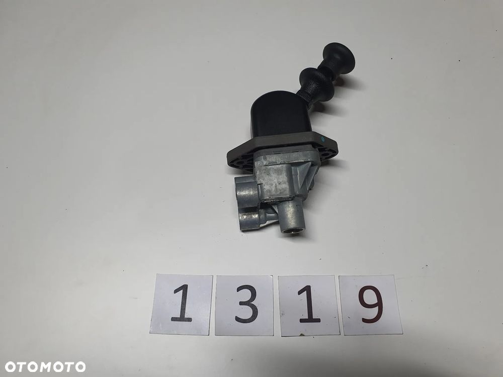 Dźwignia, manetka, zawór hamulca ręcznego Mercedes Actros, Atego, Axor, Econic Knorr-Bremse K038804 - 1