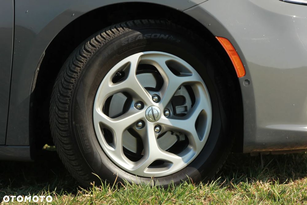 Chrysler Pacifica - 20