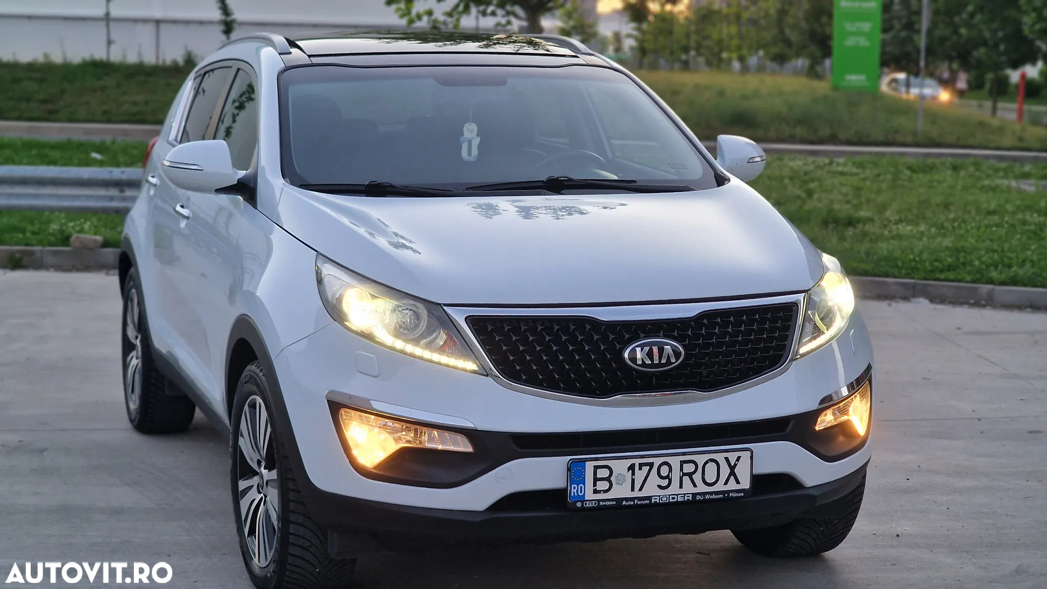 Kia Sportage 1.7 CRDI 2WD Dream-Team Edition - 8