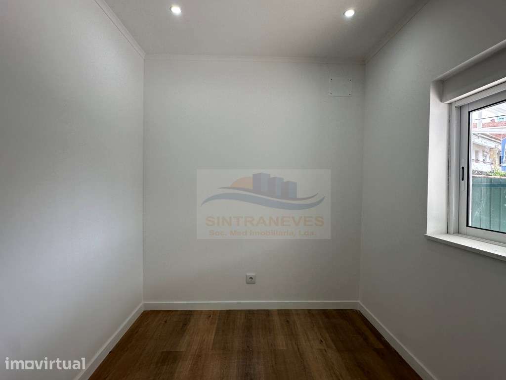 Apartamento T2 Remodelado com Quintal | Pontinha - Grande imagem: 4/17