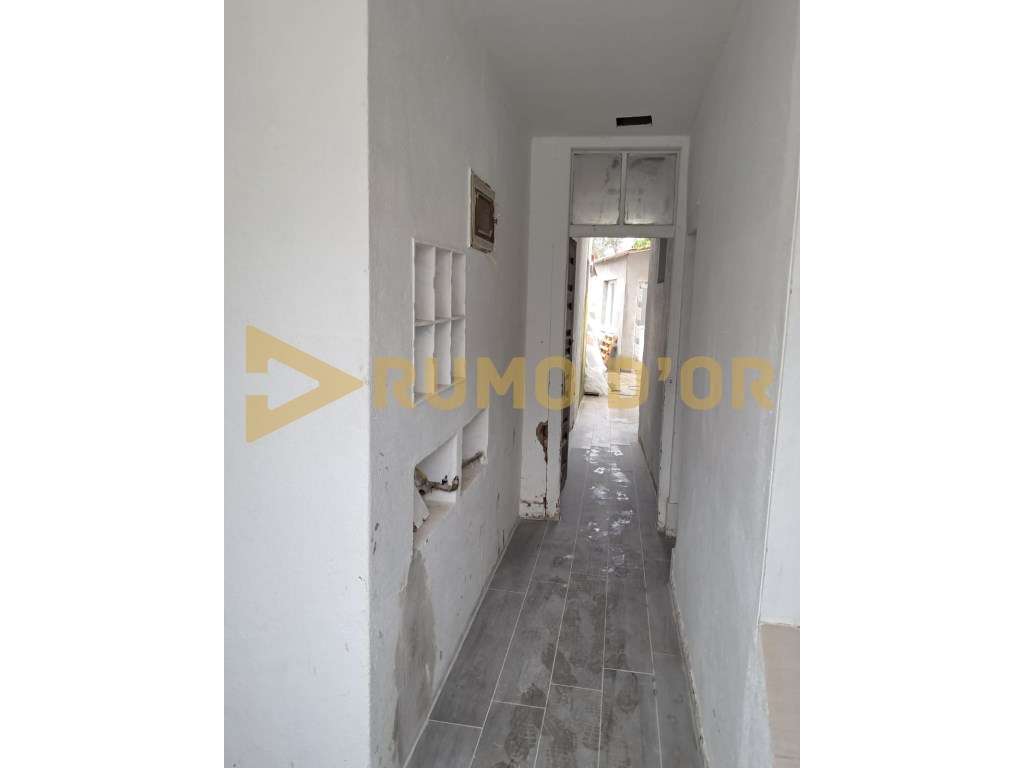 T2 com logradouro para remodelar- Zona GNR - Grande imagem: 3/16