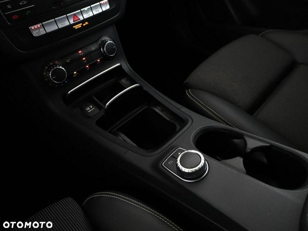 Mercedes-Benz Klasa B 200 7G-DCT UrbanStyle Edition - 29