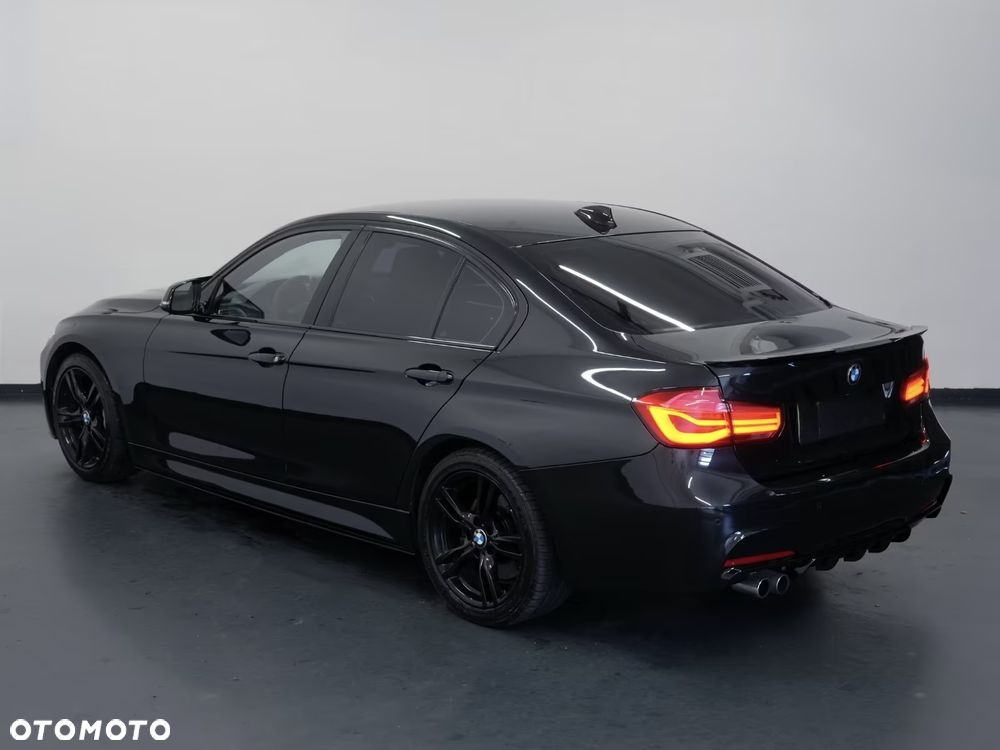 BMW Seria 3 330i M Sport Sport - 17