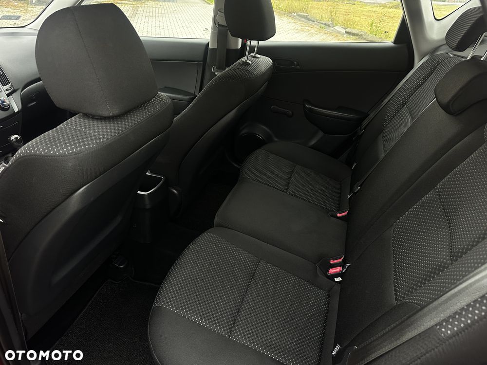Hyundai i30 1.4 Base - 11