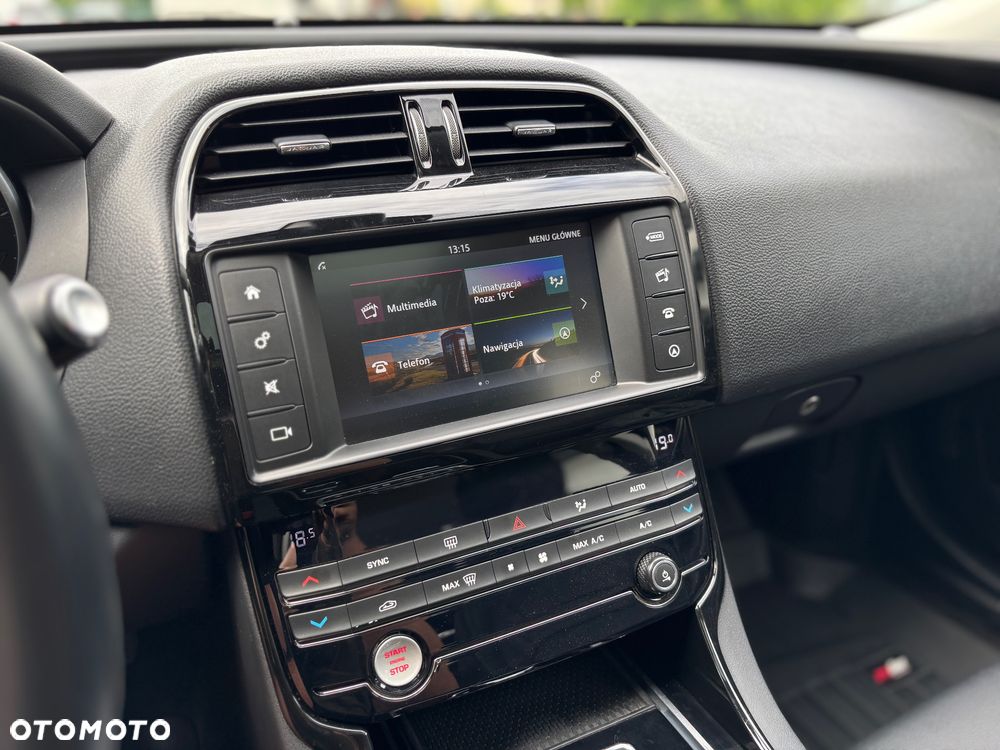 Jaguar XE 2.0 T Prestige - 32