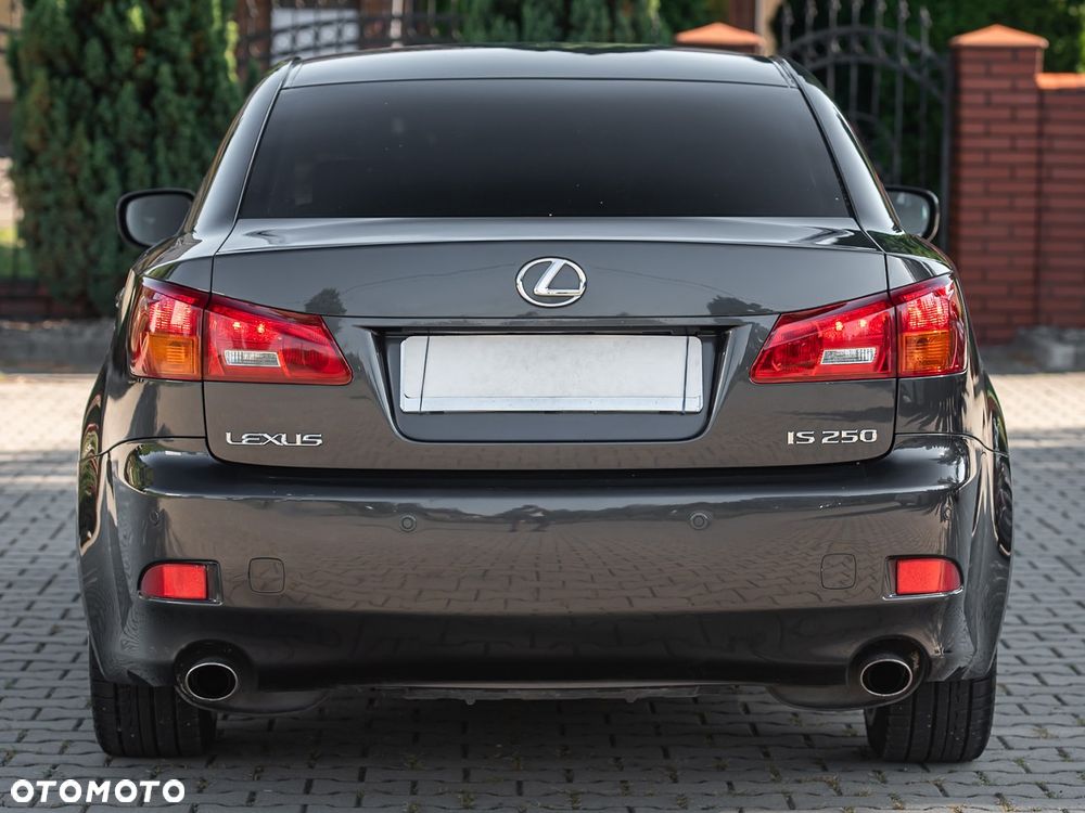 Lexus IS - 11