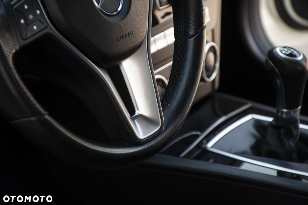 Mercedes-Benz Klasa C 180 BlueEFFICIENCY - 29