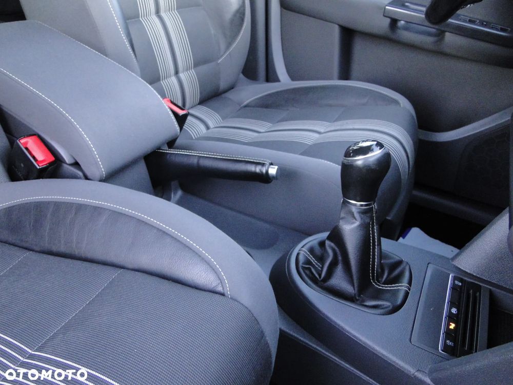 Volkswagen Touran 1.4 TSI MATCH - 16