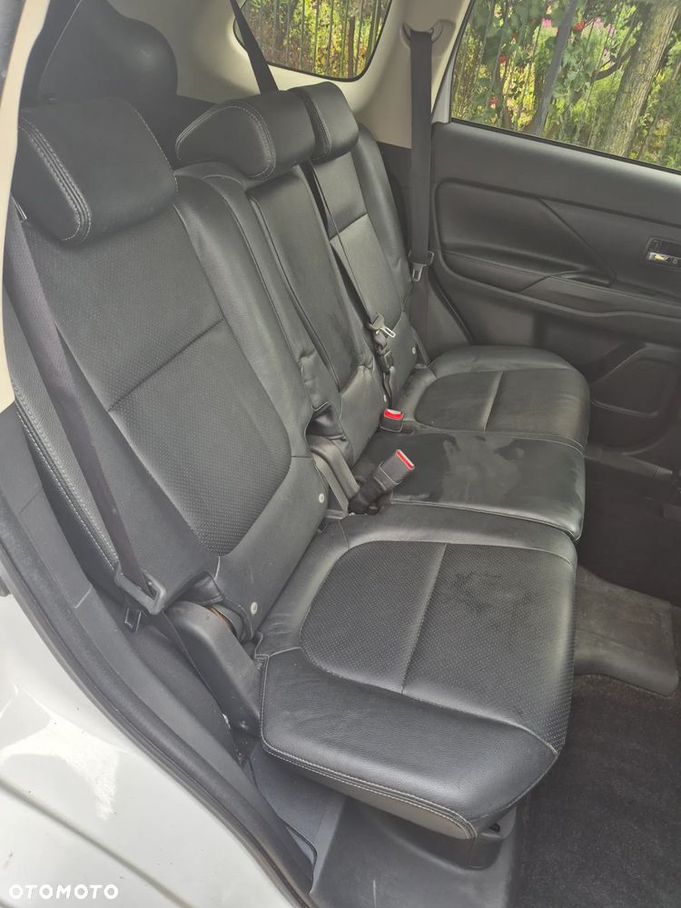 Mitsubishi Outlander PHEV Instyle NAVI + - 8