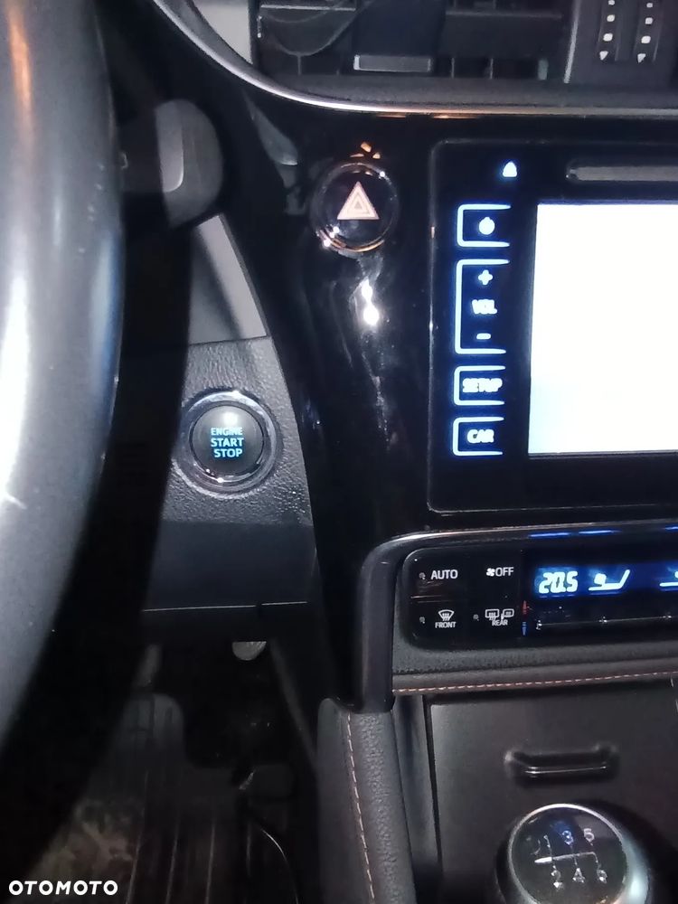 Toyota Auris 1.6 Prestige - 21