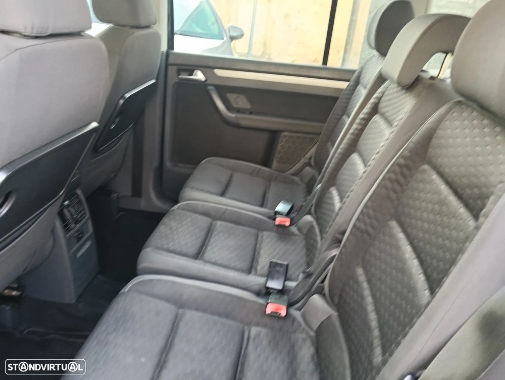 VW Touran 1.9 TDi Highline EC 7L - 25