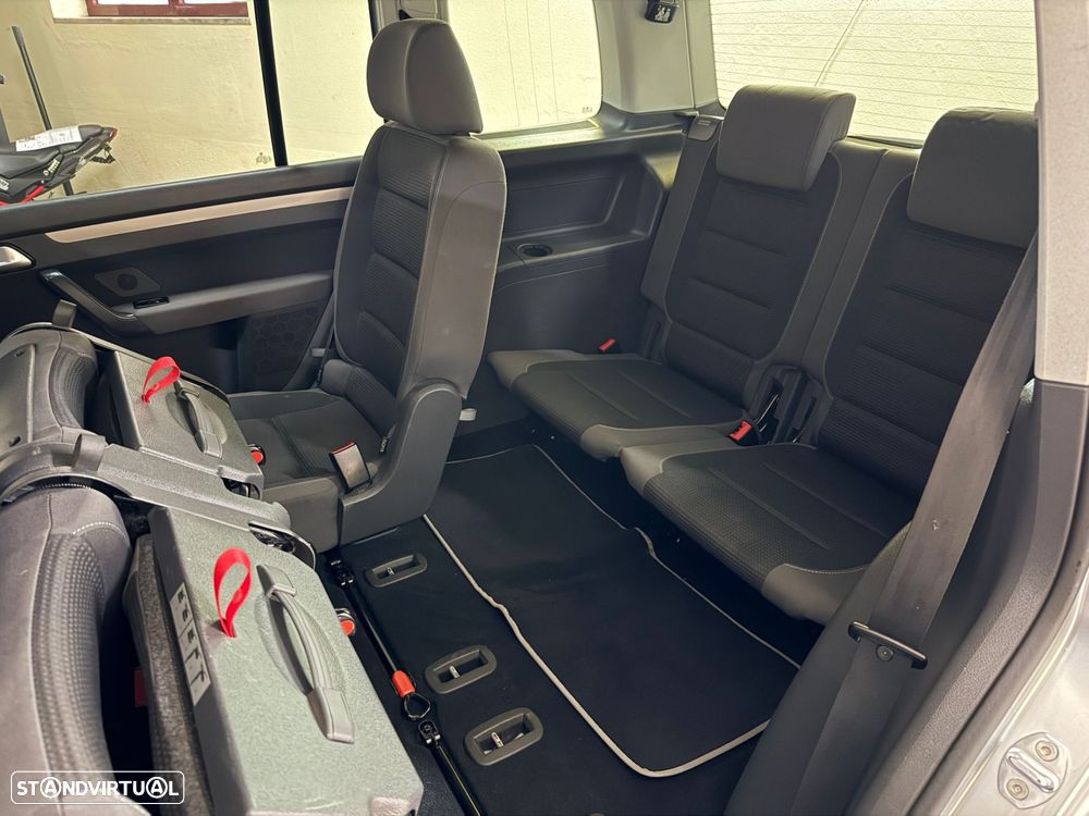 VW Touran 2.0 TDI Highline 7L - 24