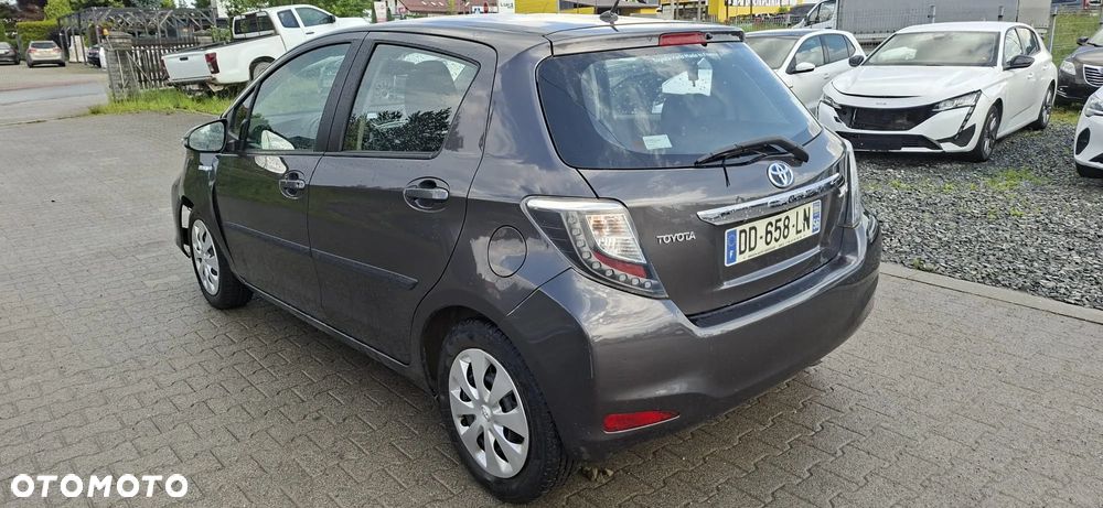 Toyota Yaris Hybrid 100 Dynamic - 4