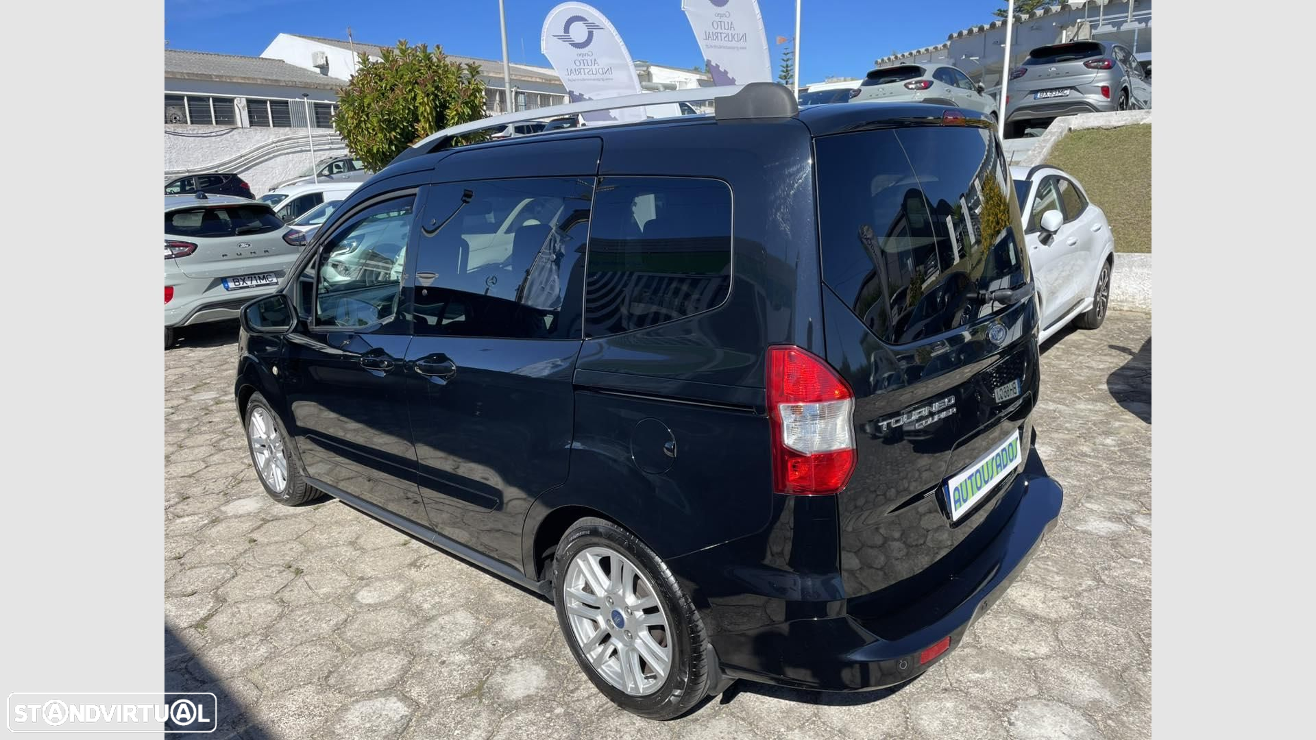 Ford Tourneo Courier 1.0 EcoBoost Titanium - 4