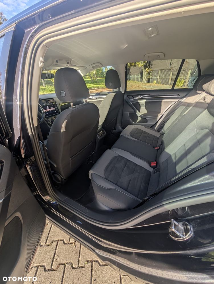 Volkswagen Golf - 10