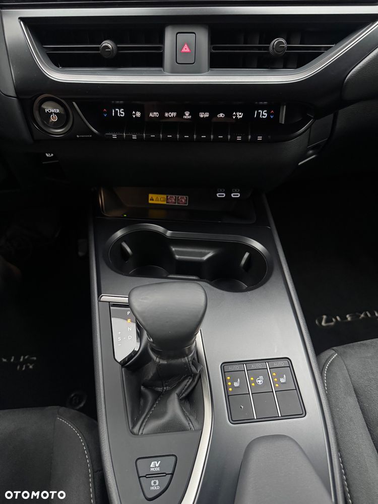 Lexus UX 250h F Sport 2WD - 33