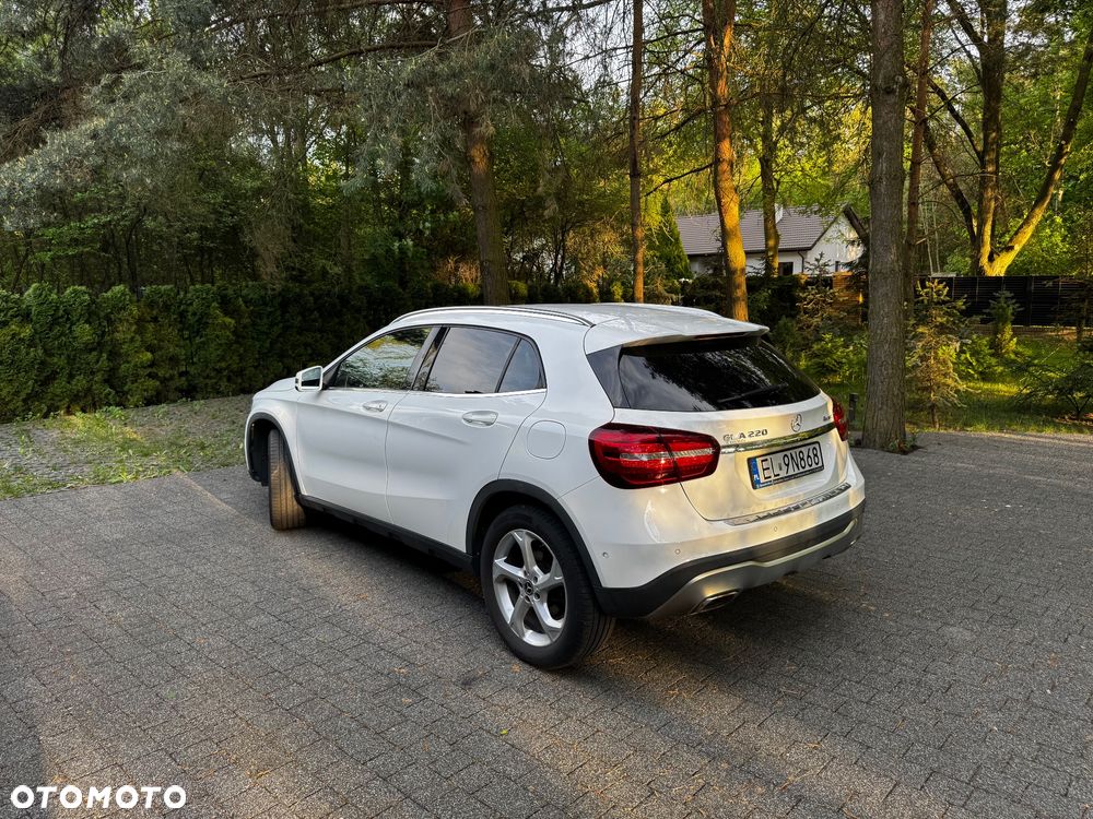 Mercedes-Benz GLA 220 4-Matic Urban - 4