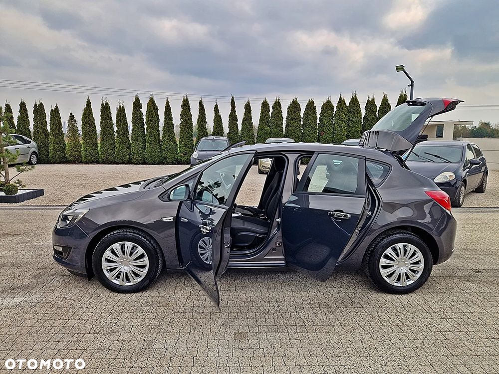 Opel Astra 1.4 150 Jahre - 18