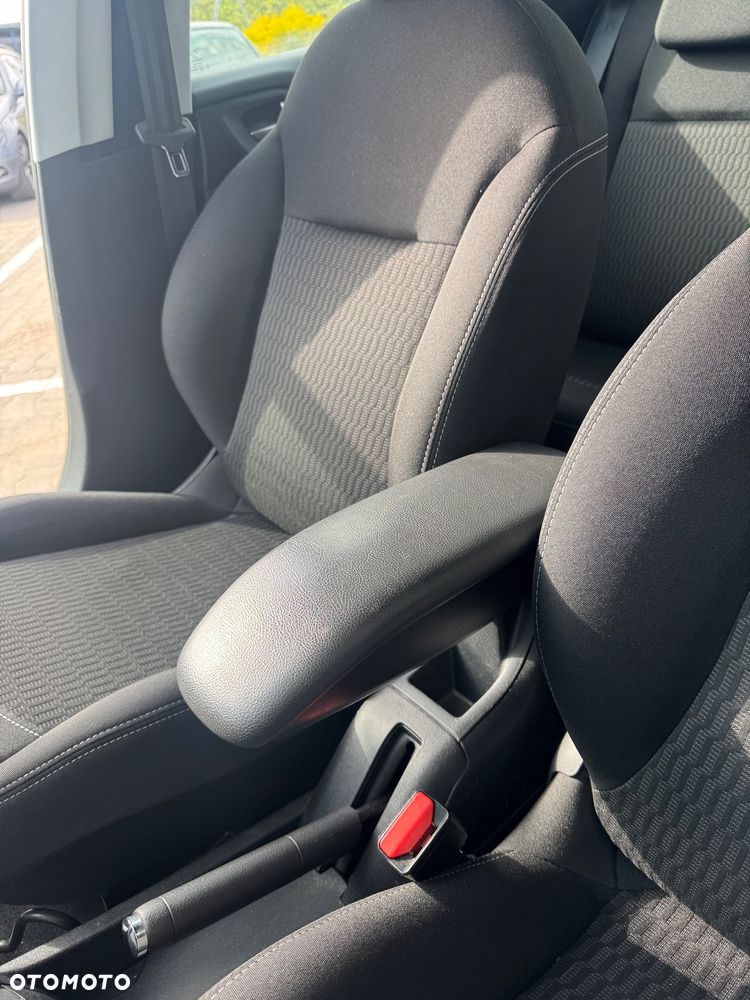 Peugeot 208 - 17