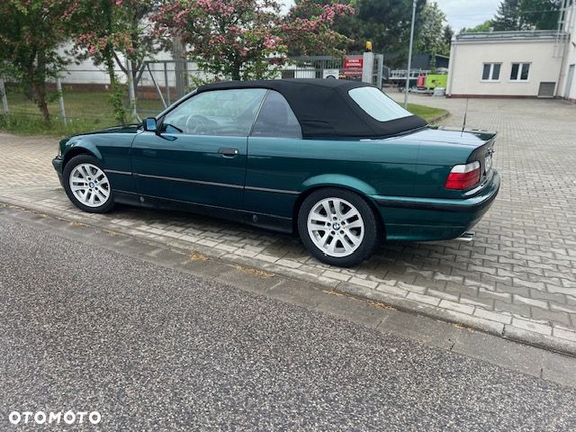 BMW Seria 3 325i - 2