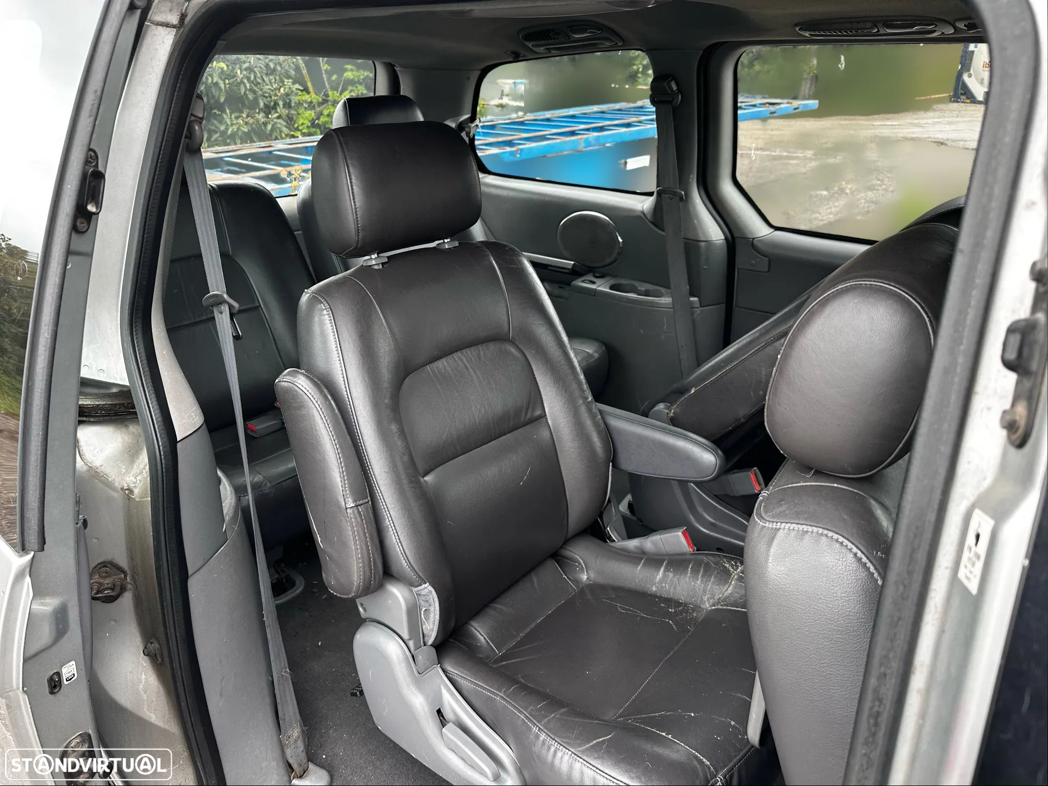 Kia Carnival II 2.9 CRDI 7 Lug de 2003 para peças - 8