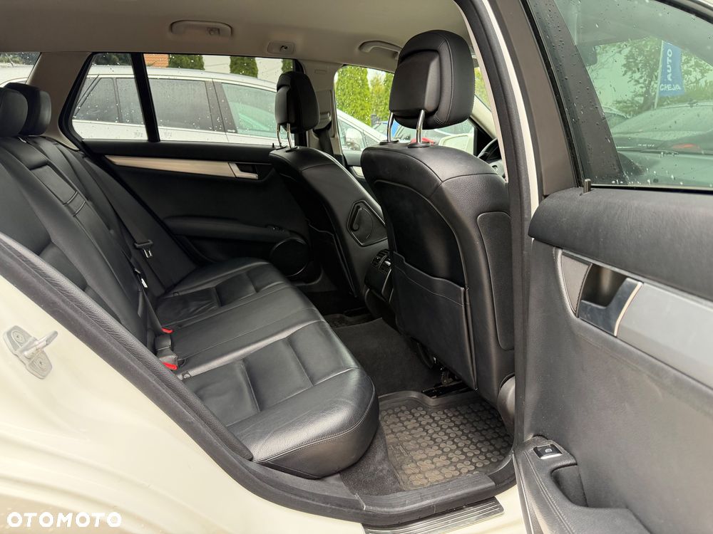 Mercedes-Benz Klasa C 200 CGI BlueEFFICIENCY - 14