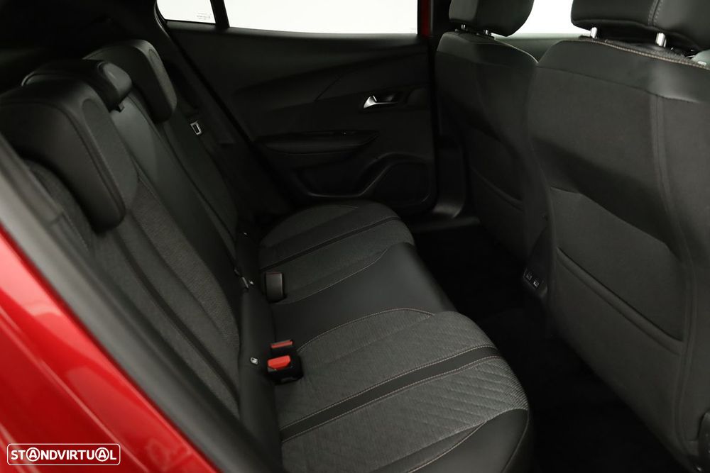 Peugeot 2008 1.2 PureTech Allure - 23