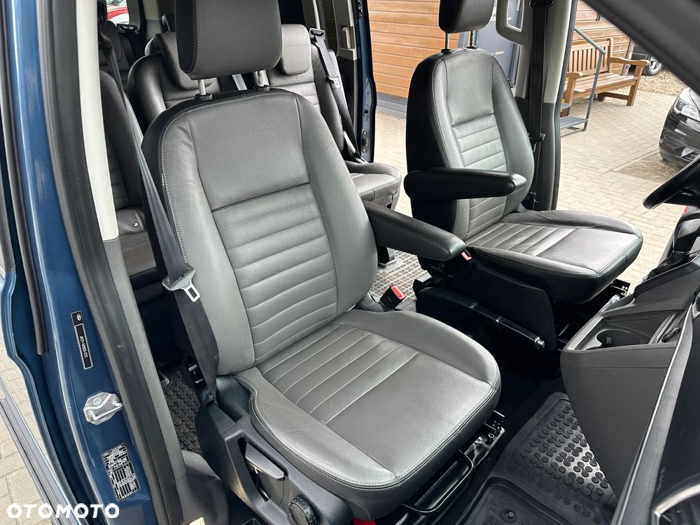 Ford Tourneo Custom - 24