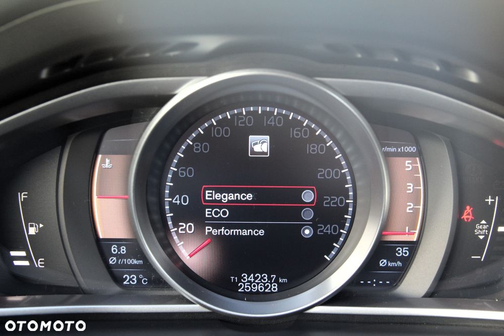 Volvo V40 D3 Summum - 24