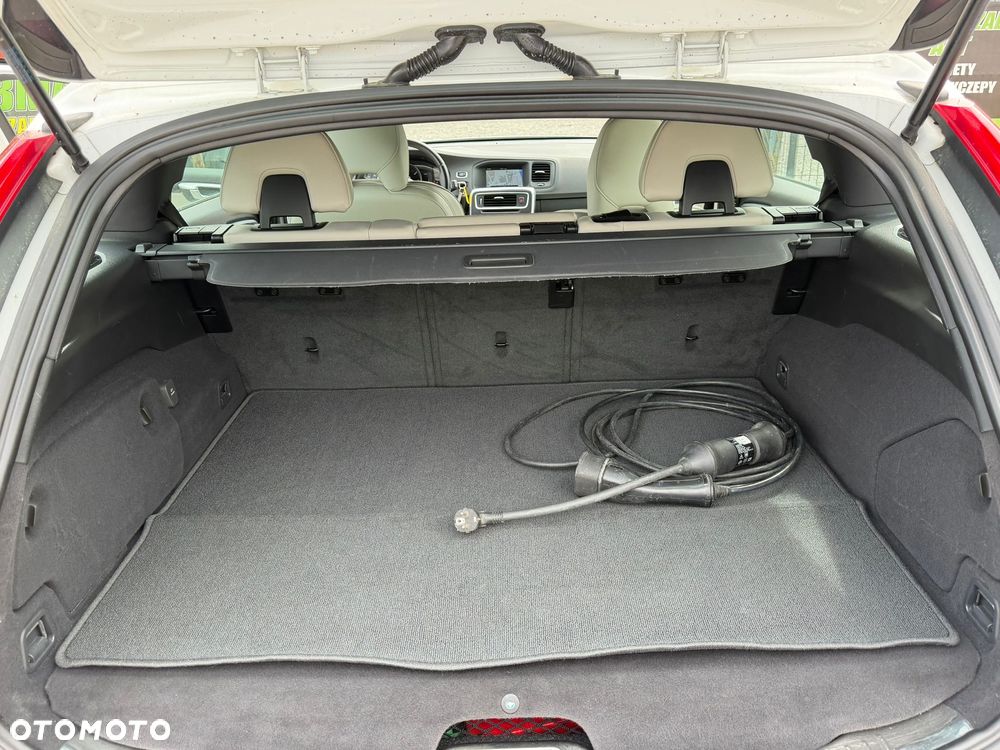 Volvo V60 D6 AWD Plug-in Hybrid Summum - 12