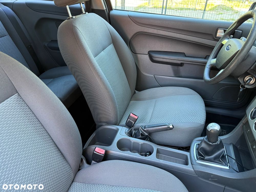 Ford Focus 1.6 TDCi DPF Style - 8