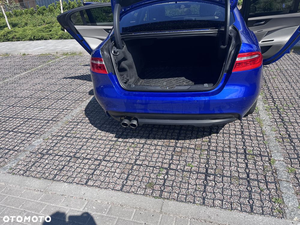 Jaguar XE 2.0 D Pure - 10