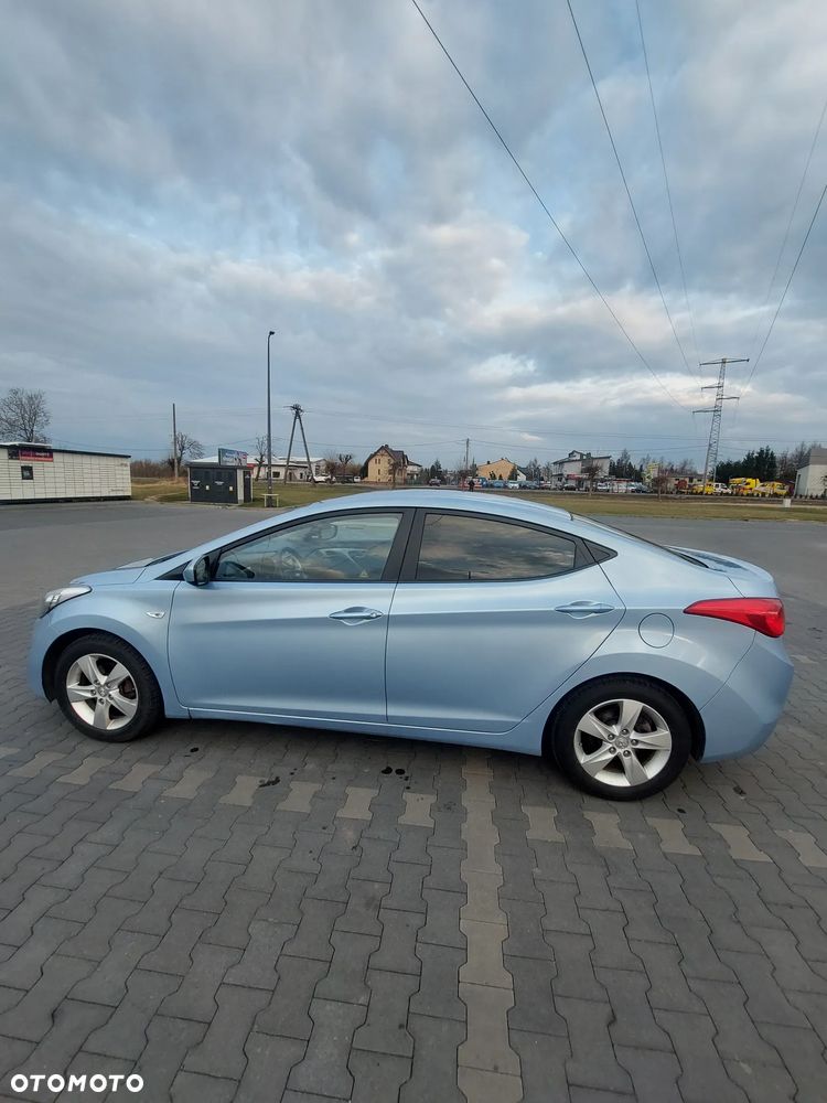 Hyundai Elantra 1.6 Classic + - 10
