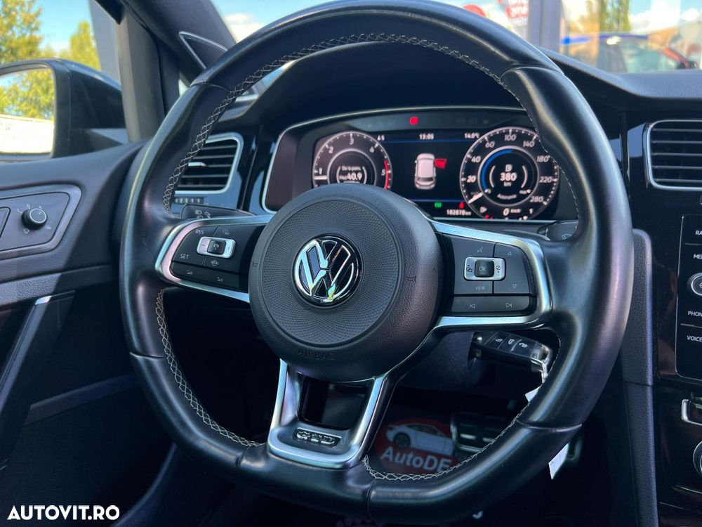 Volkswagen Golf - 10