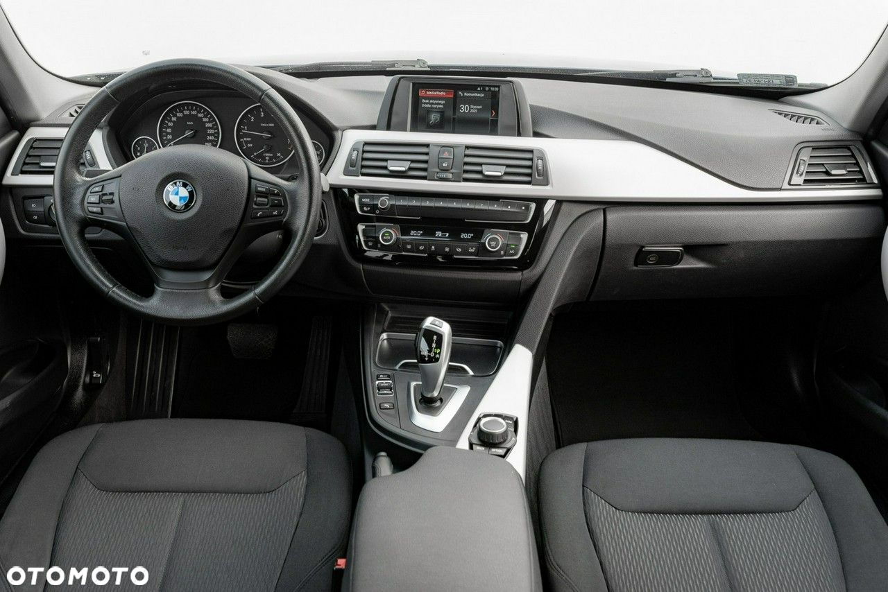 BMW Seria 3 330i xDrive Advantage - 16