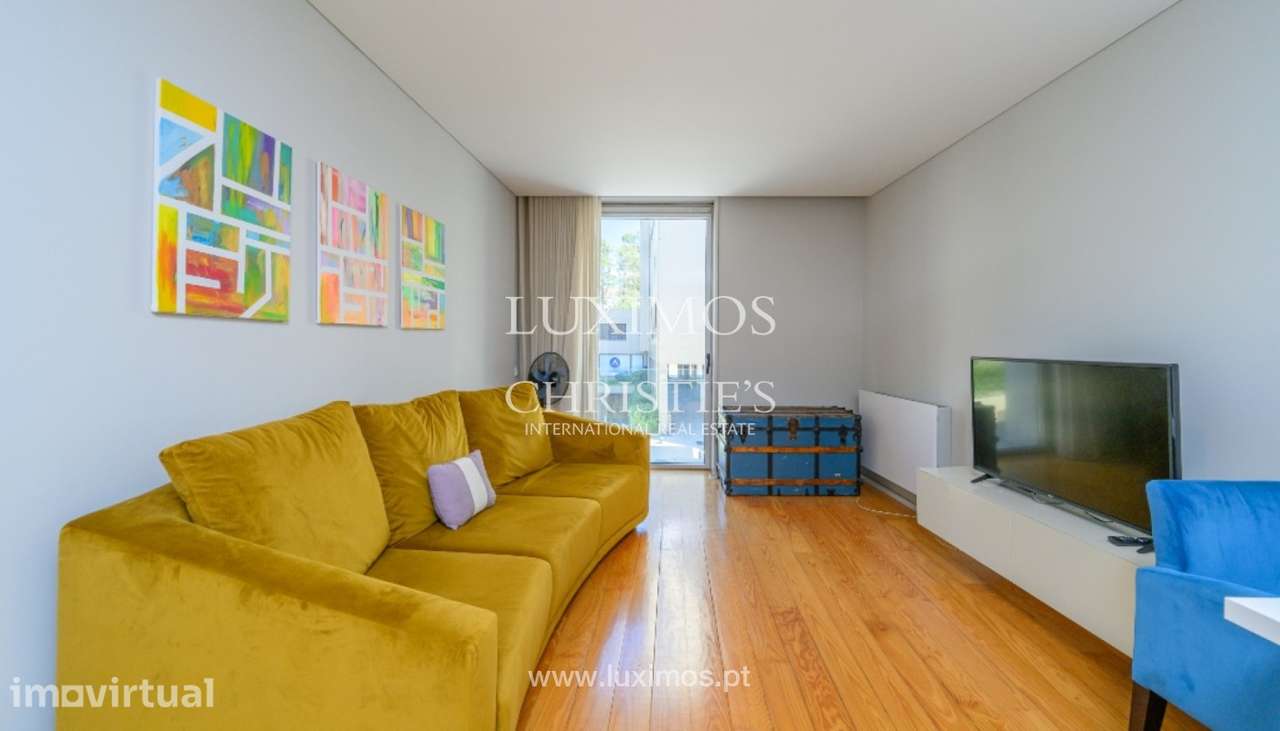 Apartamento T1 com garagem para venda no centro do Porto - Grande imagem: 2/19